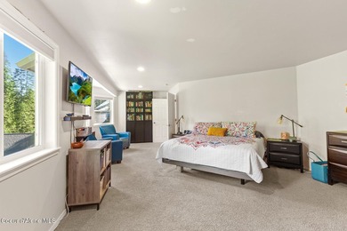 This spacious 6 BR/4 BA home is situated on nearly an acre in - photo 26