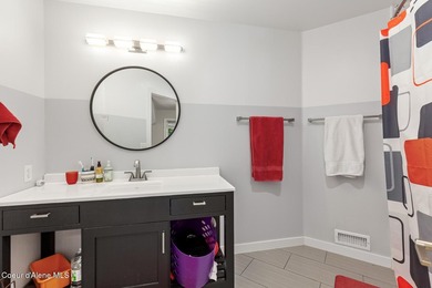 This spacious 6 BR/4 BA home is situated on nearly an acre in - photo 32