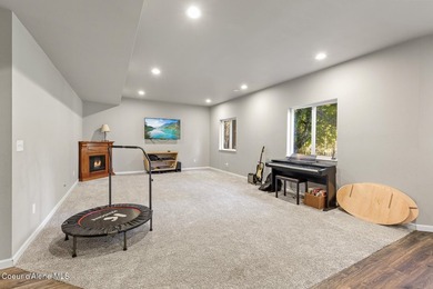 This spacious 6 BR/4 BA home is situated on nearly an acre in - photo 34