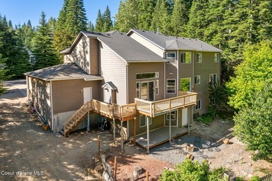 This spacious 6 BR/4 BA home is situated on nearly an acre in - photo 50