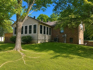 Don't miss this beautiful brick home with 3 bedrooms, 2 full - photo 5