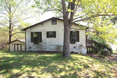 Erb Lake Home For Sale in Ste Genevieve Missouri