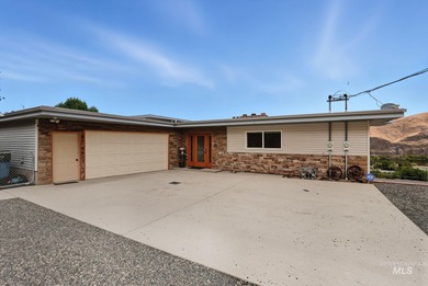 (private lake, pond, coastal) Home For Sale in Asotin Washington