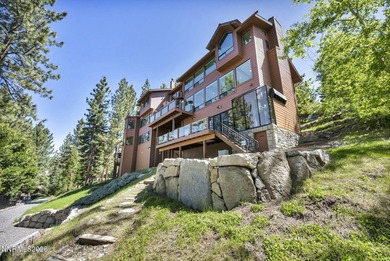 Experience the pinnacle of alpine luxury in this move-in ready - photo 13