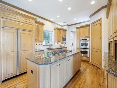 Experience unparalleled luxury in this magnificent 5 bedroom, 5 - photo 14