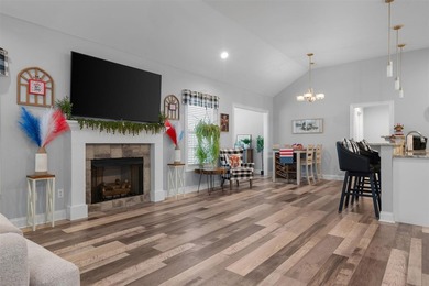 Convenience, low maintenance living, and an unbeatable in town - photo 4