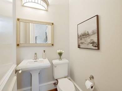 Experience unparalleled luxury in this magnificent 5 bedroom, 5 - photo 25