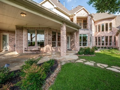 Experience unparalleled luxury in this magnificent 5 bedroom, 5 - photo 35