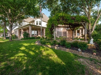 Experience unparalleled luxury in this magnificent 5 bedroom, 5 - photo 38