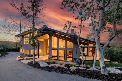 Sophisticated mountain living meets enviable in-town convenience - photo 1