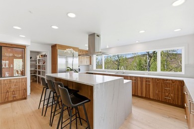 Sophisticated mountain living meets enviable in-town convenience - photo 6