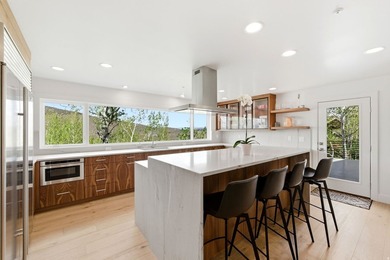 Sophisticated mountain living meets enviable in-town convenience - photo 7