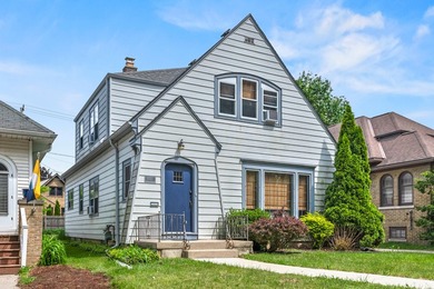 Nestled in the heart of highly sought after Shorewood, this - photo 2