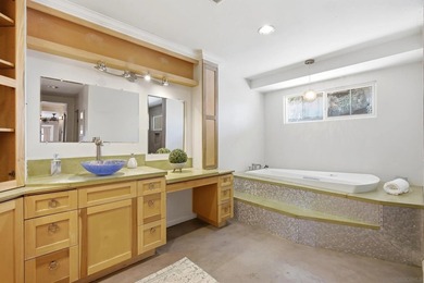 Welcome to Rancho Bernardo! This spacious single story home - photo 19