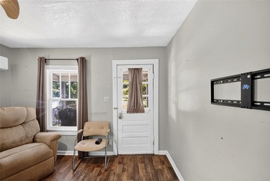 Welcome to 1406 Collegeview Drive! This 2 bed 1 bath home is - photo 5