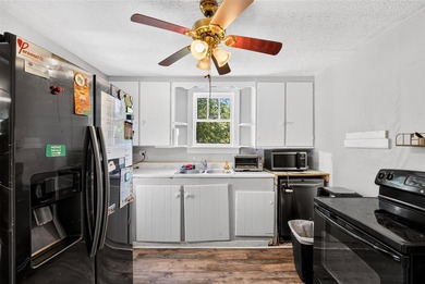 Welcome to 1406 Collegeview Drive! This 2 bed 1 bath home is - photo 8