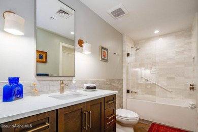 Experience the textures and warmth of refined waterfront living - photo 13