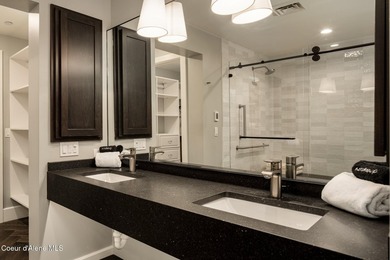 Experience the textures and warmth of refined waterfront living - photo 16
