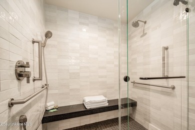 Experience the textures and warmth of refined waterfront living - photo 19