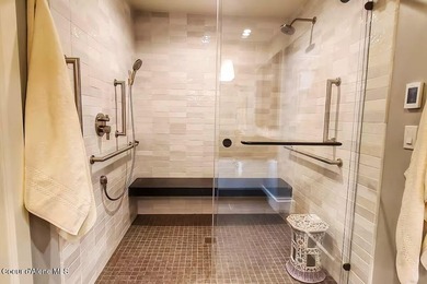 Experience the textures and warmth of refined waterfront living - photo 20