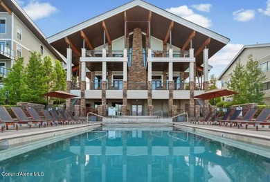 Experience the textures and warmth of refined waterfront living - photo 23