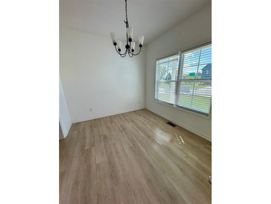 Almost new 4 Bed/ 2.5 Bath home in one of the most desired areas - photo 4