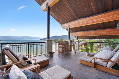 Experience the textures and warmth of refined waterfront living - photo 31