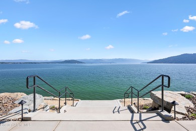 Experience the textures and warmth of refined waterfront living - photo 35