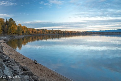 Experience the textures and warmth of refined waterfront living - photo 43