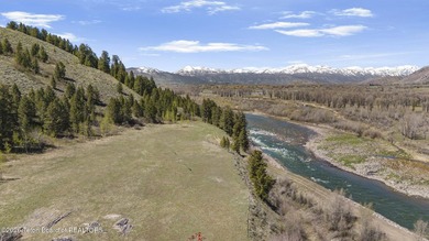 This 17.77 acre Snake River private estate offers a rare - photo 17