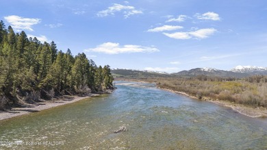This 17.77 acre Snake River private estate offers a rare - photo 18