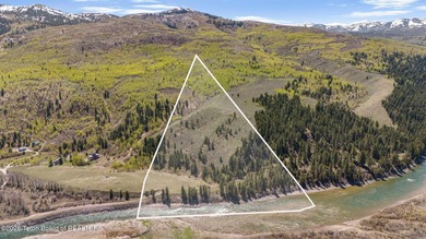 This 17.77 acre Snake River private estate offers a rare - photo 20