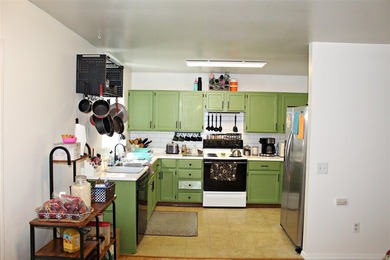 Escape to the lake without sacrificing comfort! This - photo 4