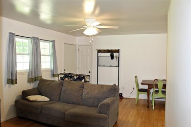 Escape to the lake without sacrificing comfort! This - photo 10