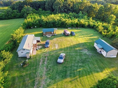 Tiny home on 3 plus acres. Park like setting. Very private - photo 5