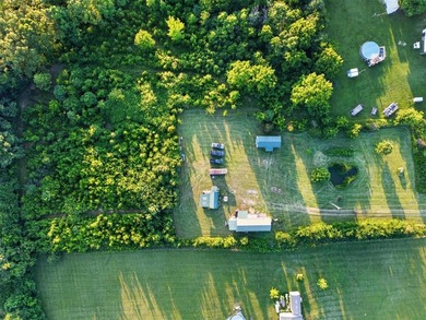 Tiny home on 3 plus acres. Park like setting. Very private - photo 7