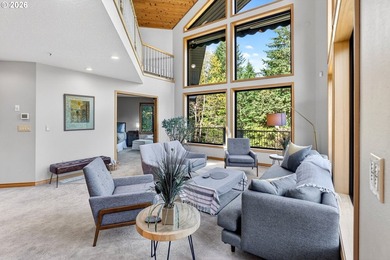Gorgeous custom chalet on 20 secluded acres with stunning Mount - photo 4