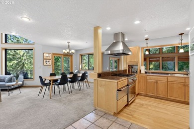 Gorgeous custom chalet on 20 secluded acres with stunning Mount - photo 8