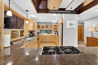Gorgeous custom chalet on 20 secluded acres with stunning Mount - photo 10