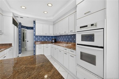 Enjoy oceanfront living in this sunny and bright three-bedroom - photo 15