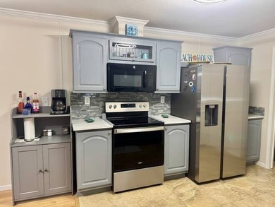 Stunning 3-Bedroom, 2-Bath Home with Lake View in Colony Cove - - photo 16