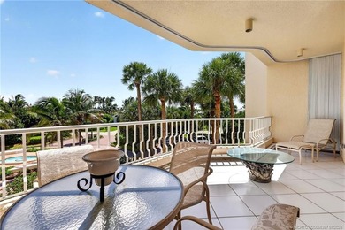 Enjoy oceanfront living in this sunny and bright three-bedroom - photo 17