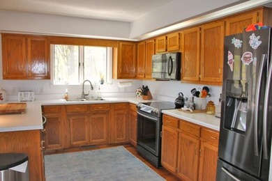 DOCK,LAKE FRONT & AMAZING YR ROUND LAKE VIEWS,* OK,4 BR/4 BA - photo 20