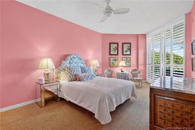 Enjoy oceanfront living in this sunny and bright three-bedroom - photo 24