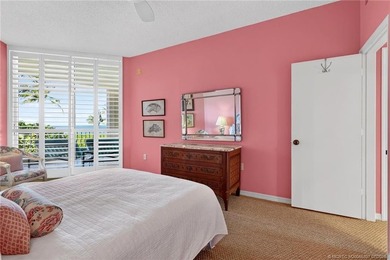 Enjoy oceanfront living in this sunny and bright three-bedroom - photo 25