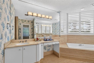Enjoy oceanfront living in this sunny and bright three-bedroom - photo 27