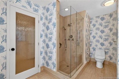 Enjoy oceanfront living in this sunny and bright three-bedroom - photo 28