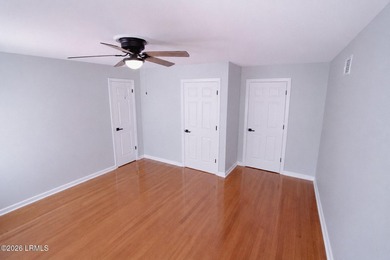 Welcome to 10 Mariners Court, a beautifully renovated gem - photo 30