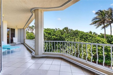 Enjoy oceanfront living in this sunny and bright three-bedroom - photo 34