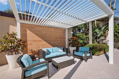 Enjoy oceanfront living in this sunny and bright three-bedroom - photo 45